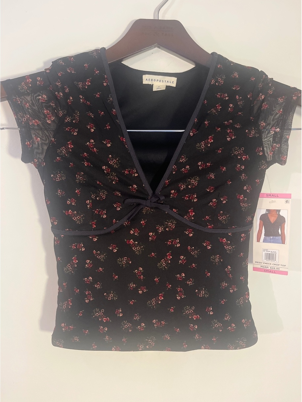 NWT Aeropostale women’s small mesh V-neck crop top flowers